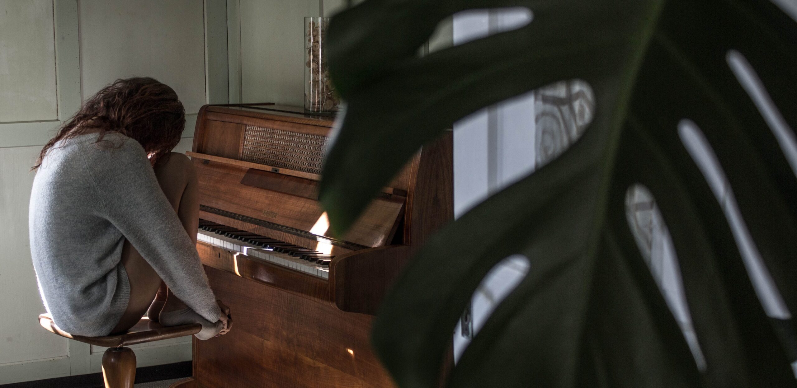 Sammy C - Weinen, cry, crying, tränen, trauer, klavier, frau, dunkel, dark - cover